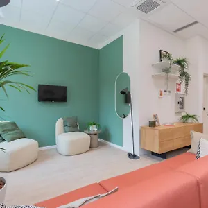 Well-located Campus Near Park , Milano Italia